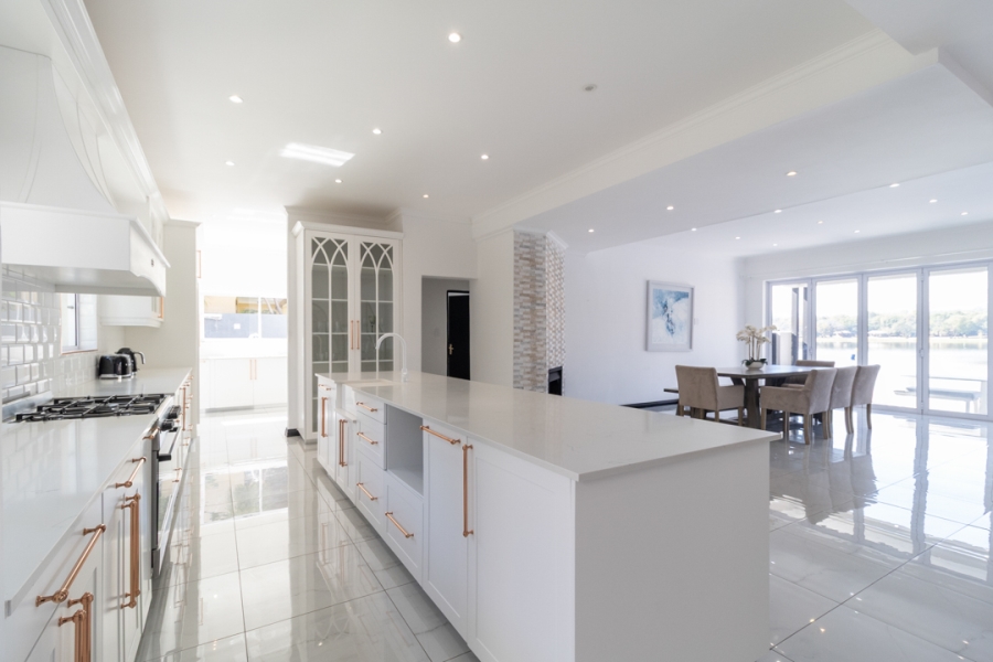 6 Bedroom Property for Sale in Eagles Landing North West